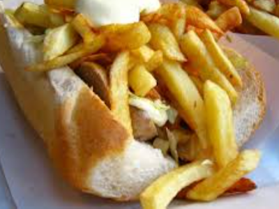 Fries sandwich with minced meat