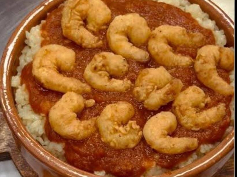 Shrimp Fatteh with Garlic and Sauce