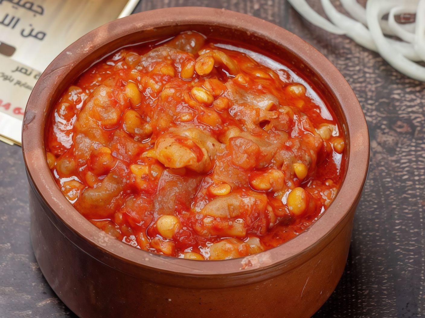 Knuckles with sauce and chickpeas