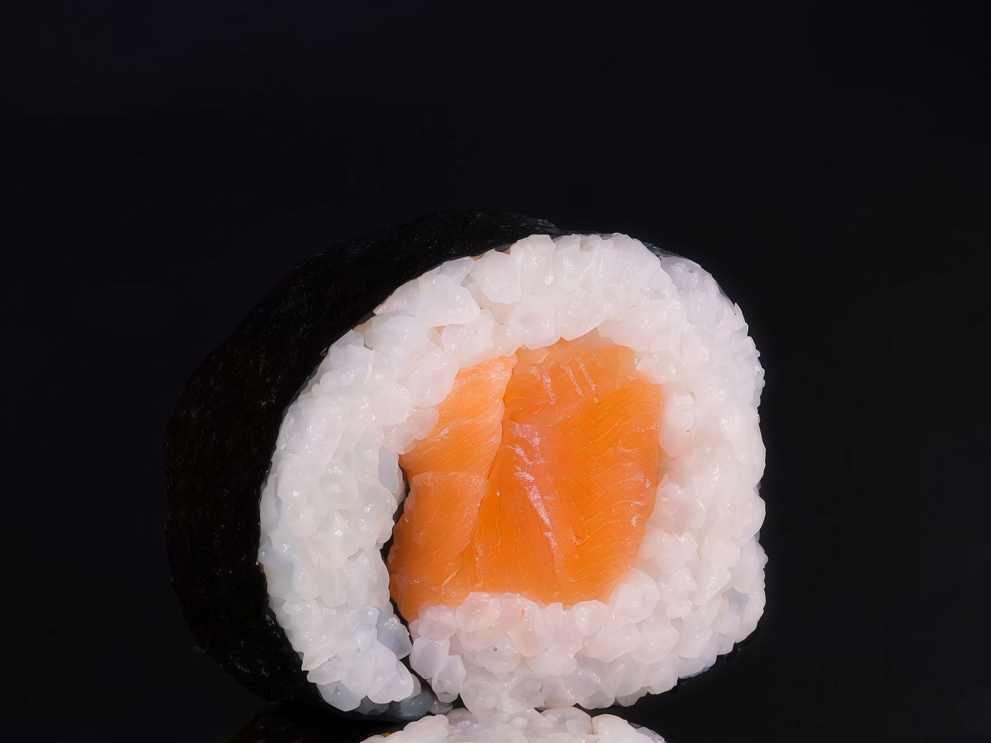 Salmon Maki Roll