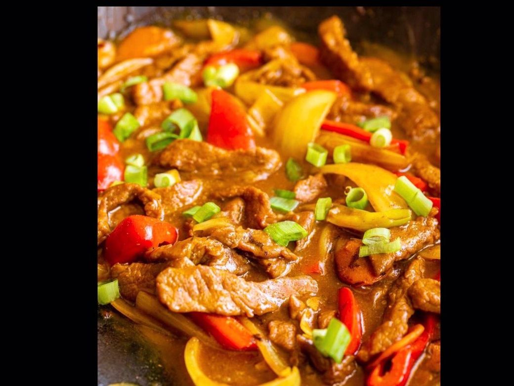 B09- Curry Beef on Sizzling Hot Plate