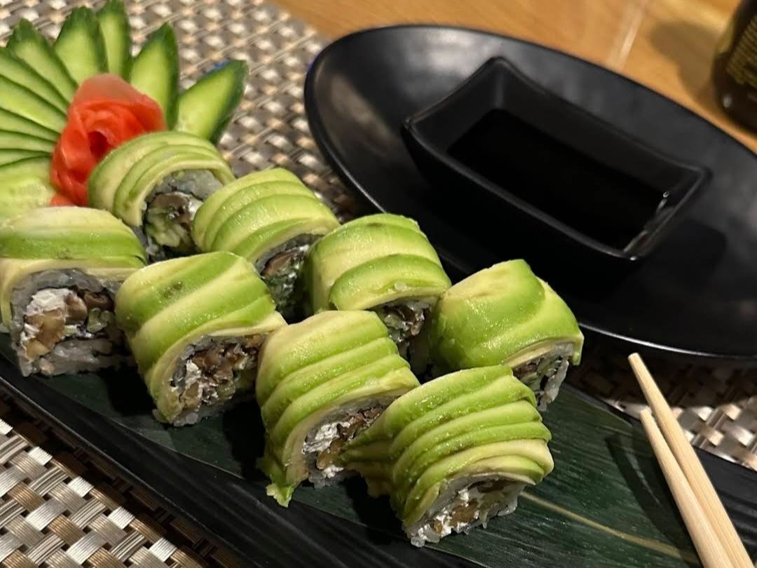 Vegetarian Dragon Roll - 8 Pieces