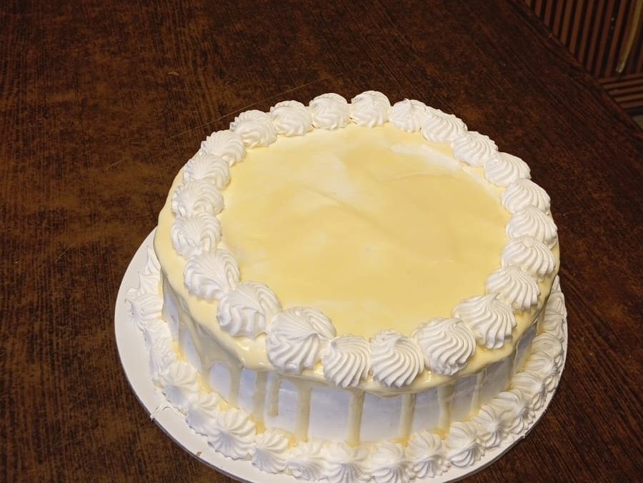 Frozen white torte