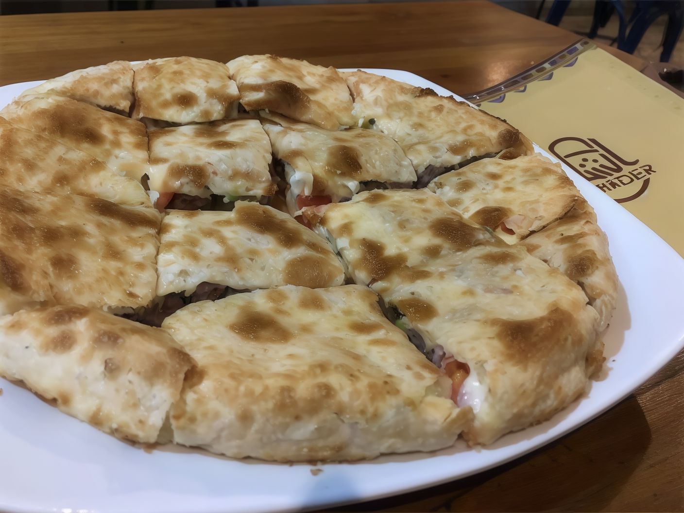 Feteera Mozzarella Mix Salami (Pie)