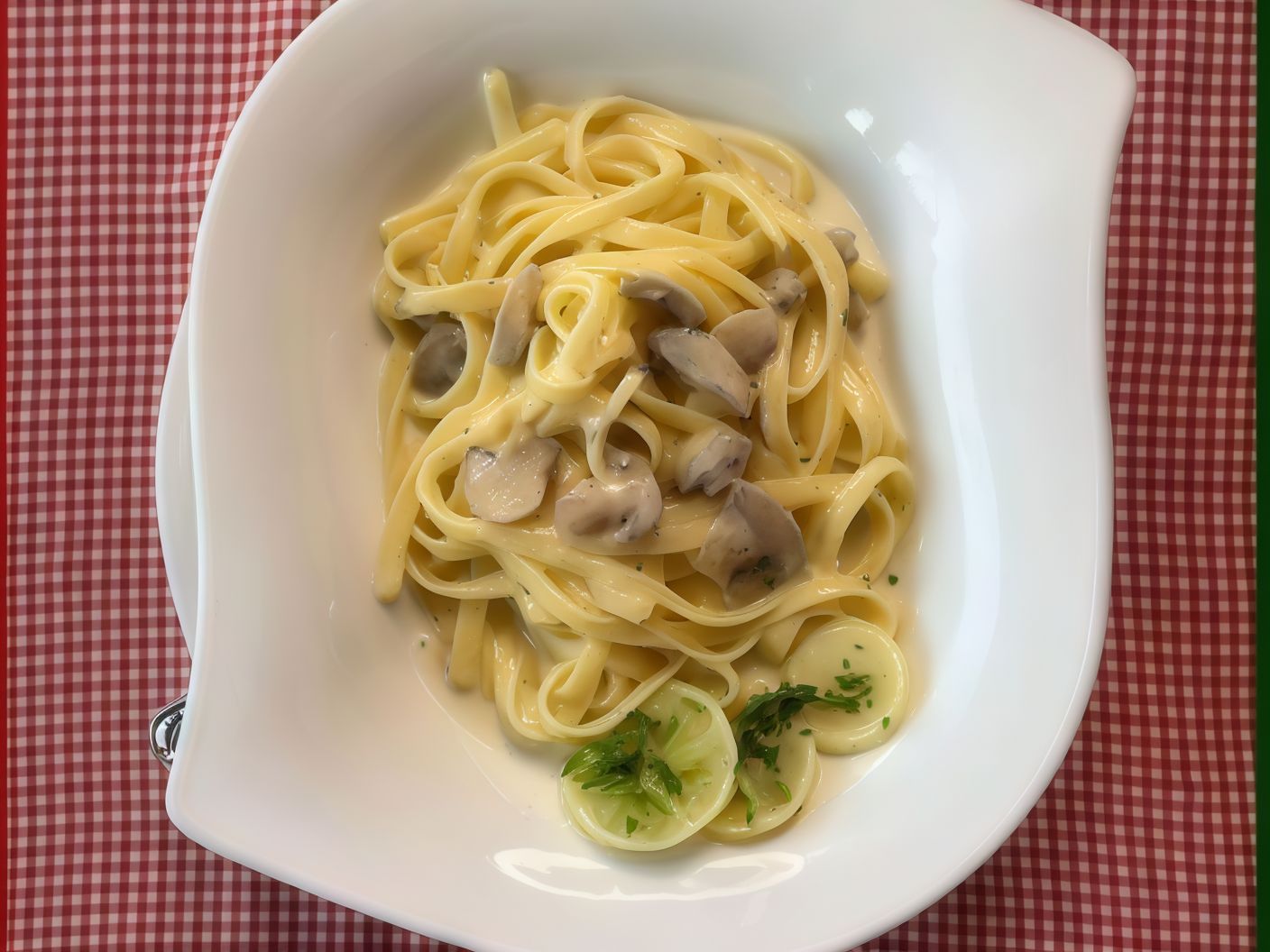 Fettuccine with cream sauce