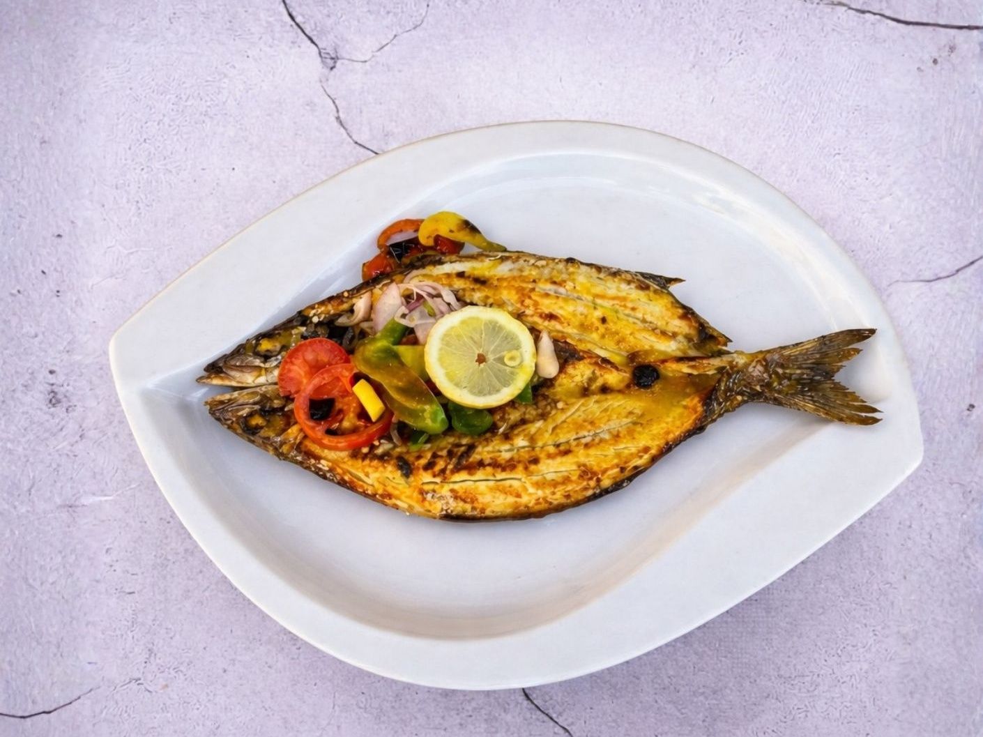 Mackerel fish, approximately 450 grams