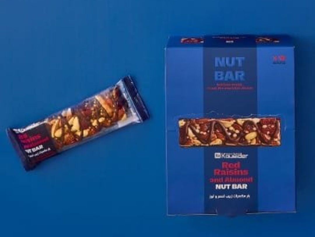 Nut Bar with Red Raisins and Almonds