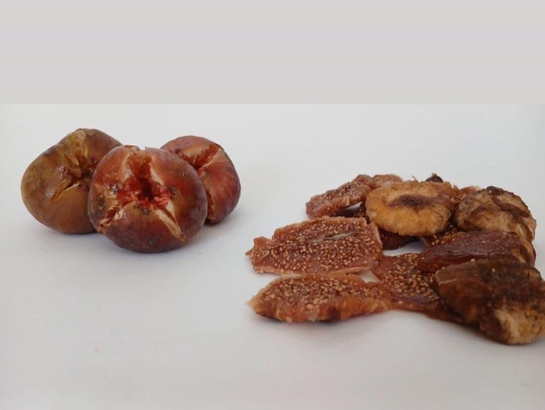 Dried fig slices