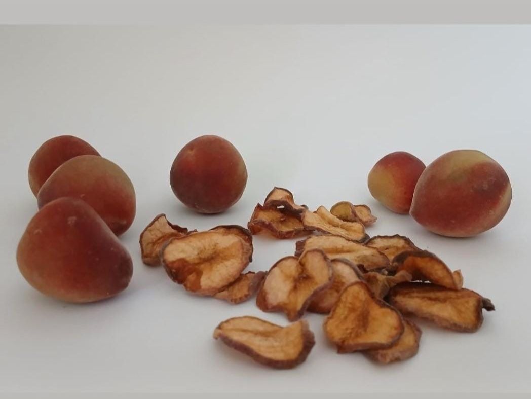Dried peach slices