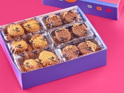Petit Four Nuts Mix Box 42 Pieces