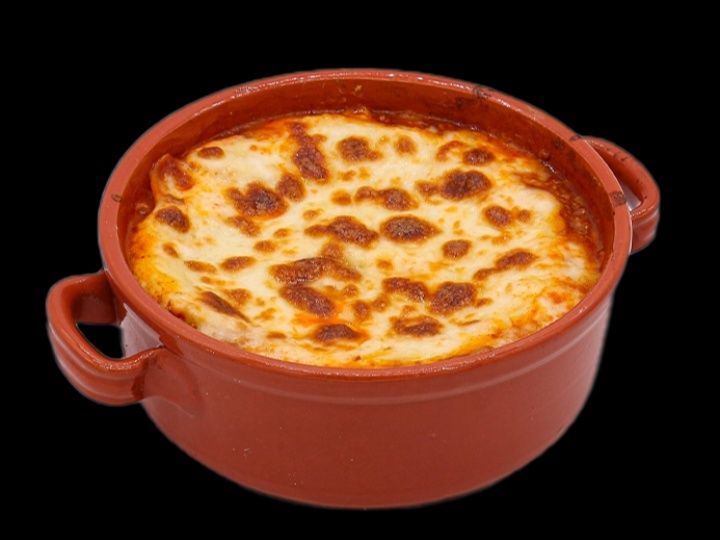 Pasta with white sauce and basturma