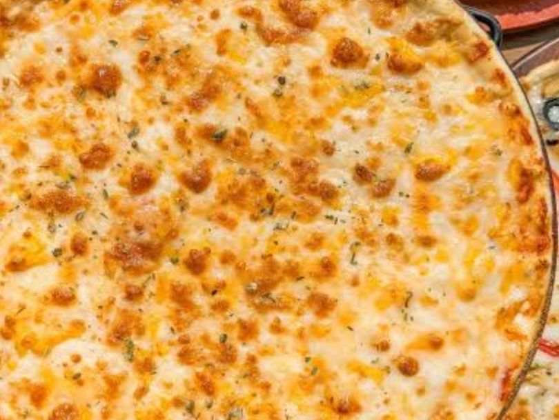 Mixed cheese pizza