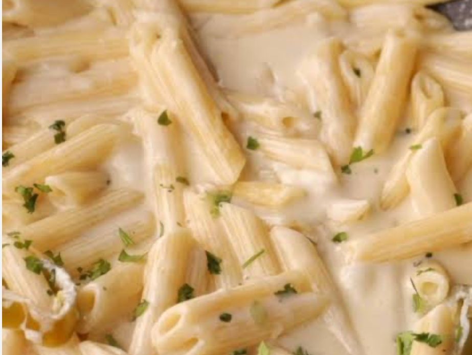 Pasta with white sauce