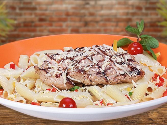 Grilled Chicken Penne With garlic And Spinach sauce