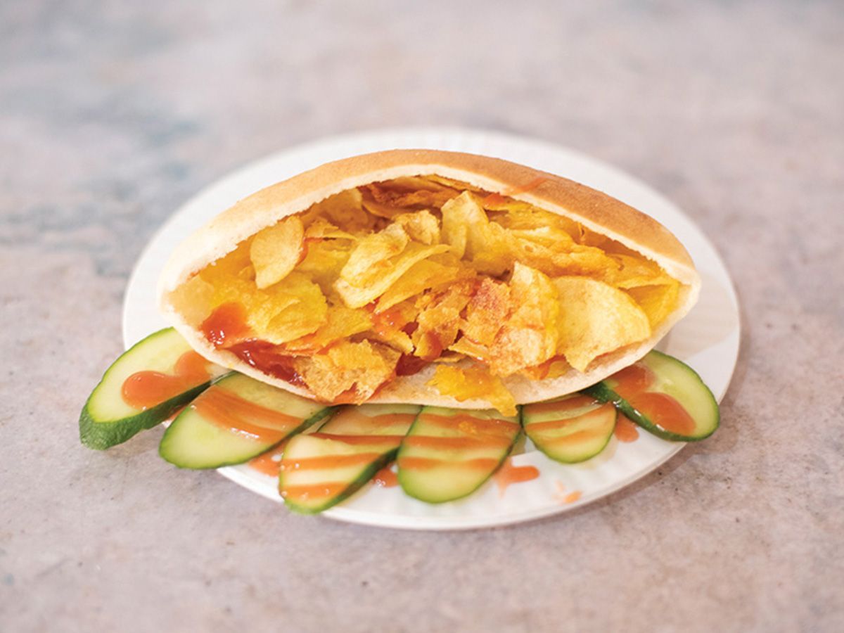 Old cheese potato chips sandwich