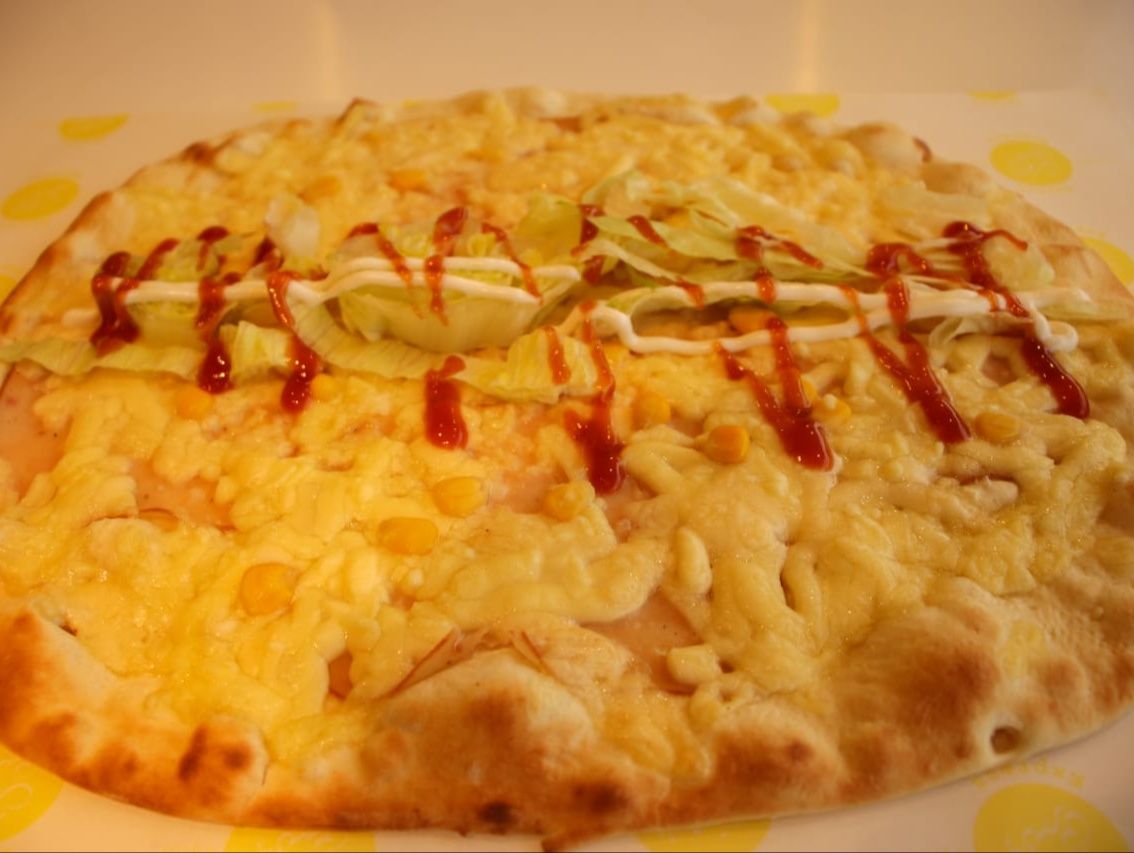 Cheese manoushe with turkey meat