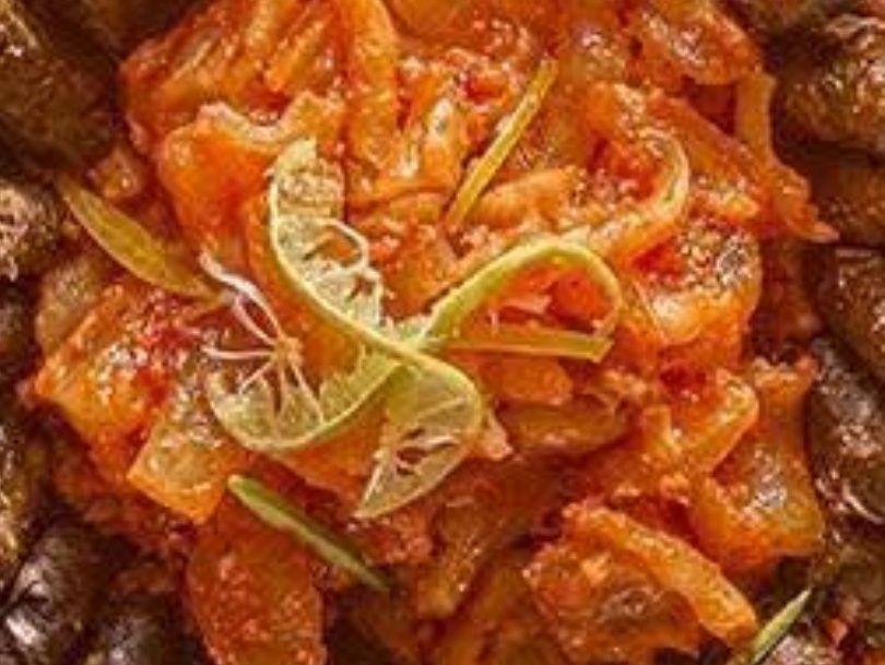 Knuckles With Onion And Pepper Casserole