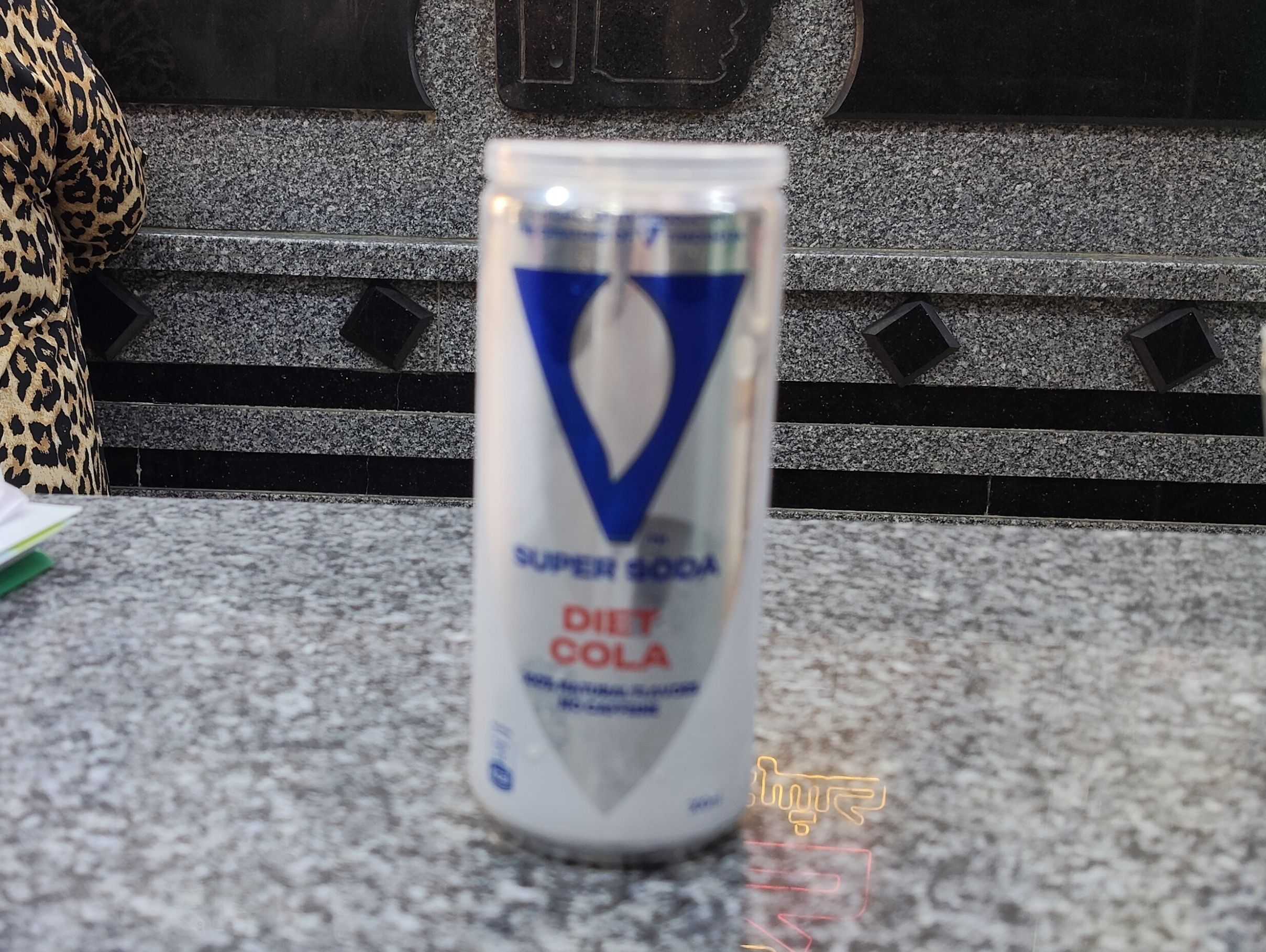 V Diet Cola
