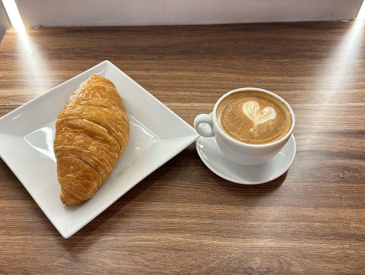 Croissant Plain+ Large latte or cappuccino