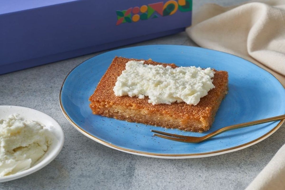 Basbousa with cream