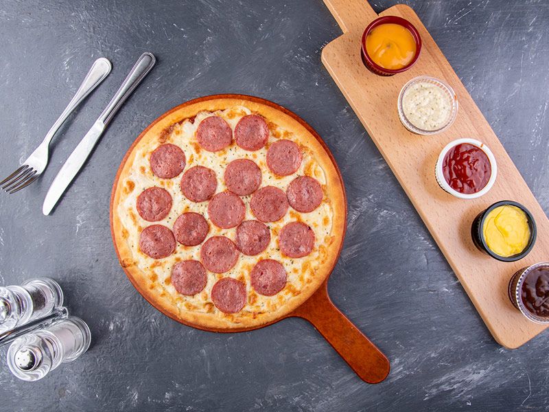 Salami Classic Pizza