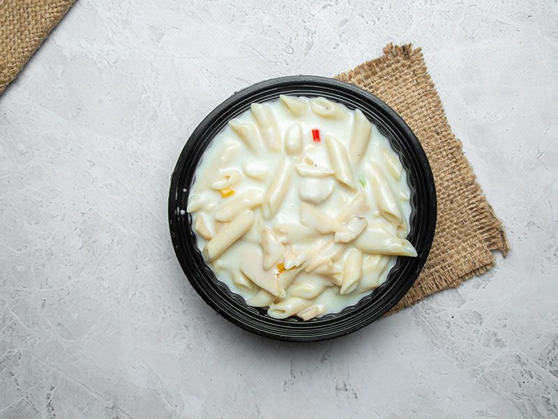 Pasta with Chicken and White Sauce