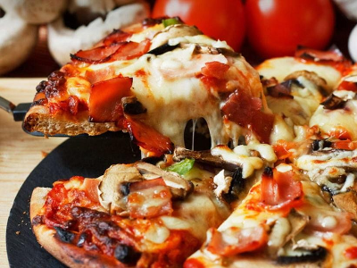 Chicken slices pizza