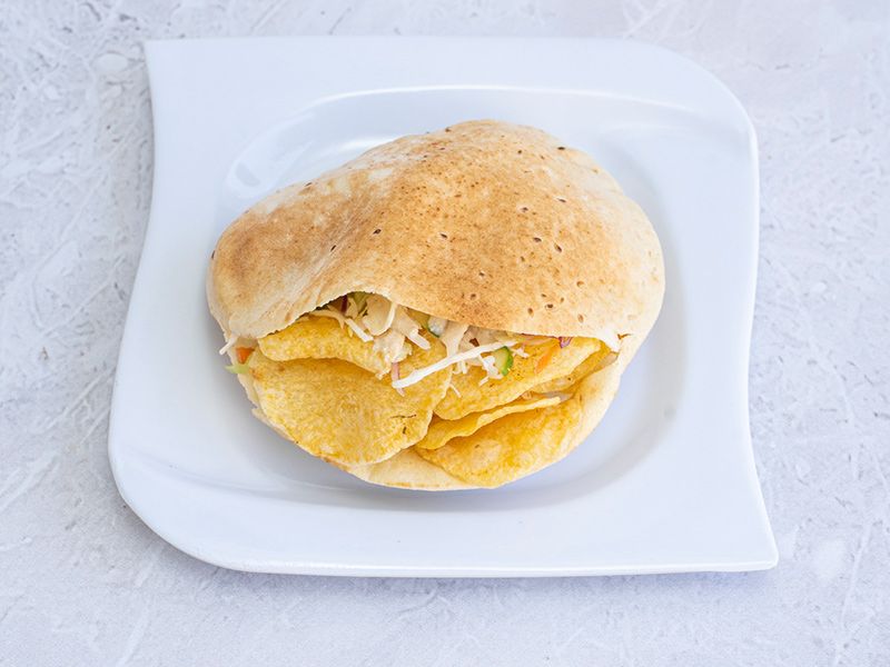 Potato chips sandwich with green salad