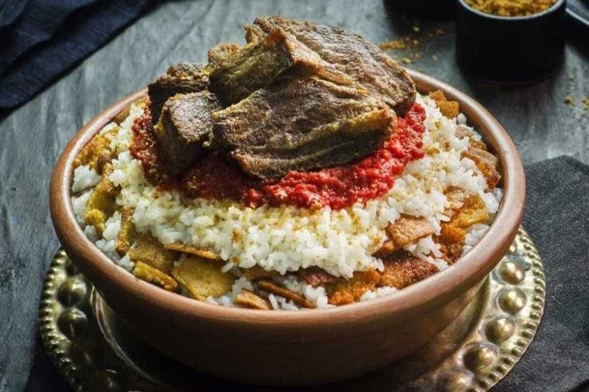 Fattah Tray With Vinegar And Garlic And Sauce