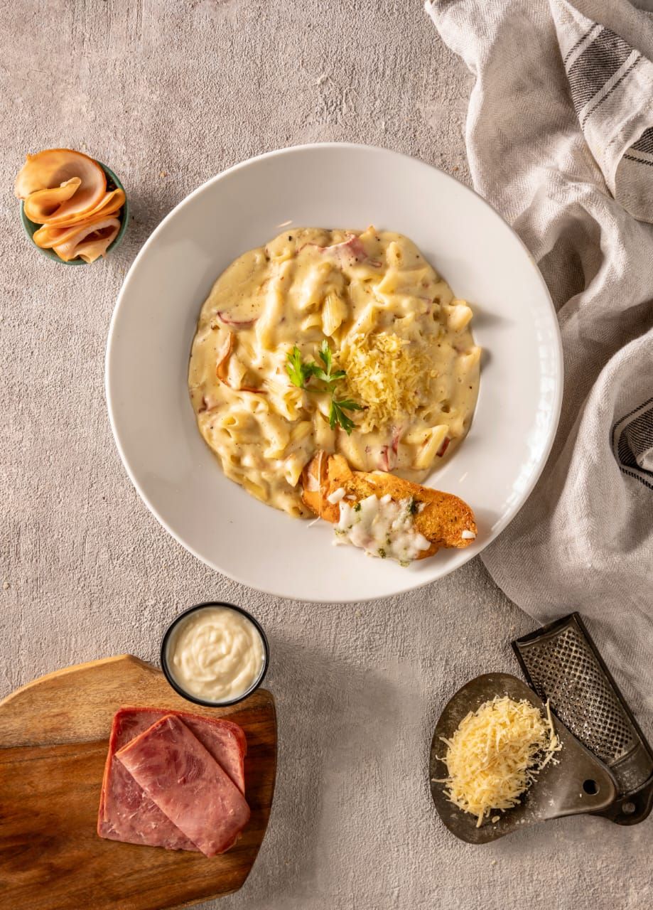 Pasta with white sauce