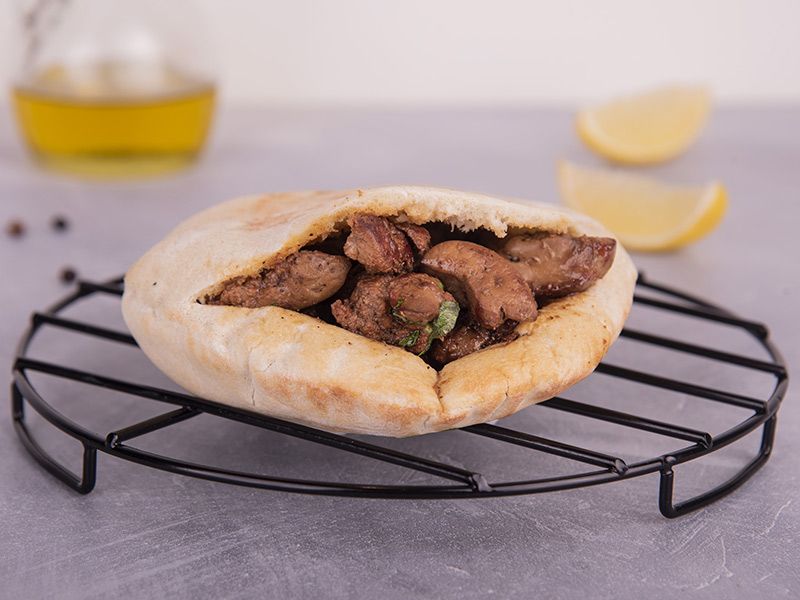 Kidney With Garlic Dip Sandwich