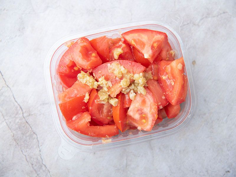 Tomatoes With Garlic