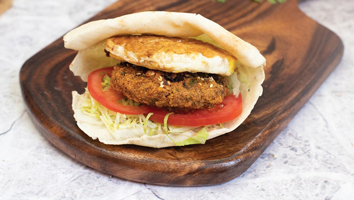 Ta'ameya Sandwich with Fried Egg