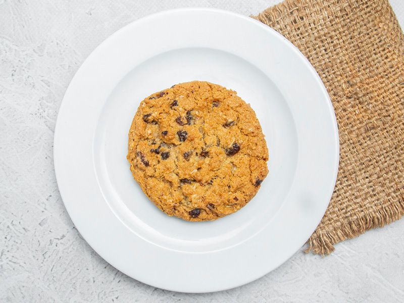 Oatmeal cookies with lemon and raisins