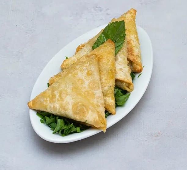 mixed sambosaq (2 meat pc + 2 chesse pc)