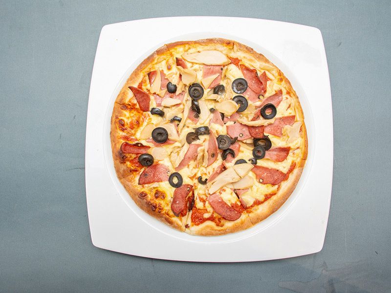 Salami Pizza