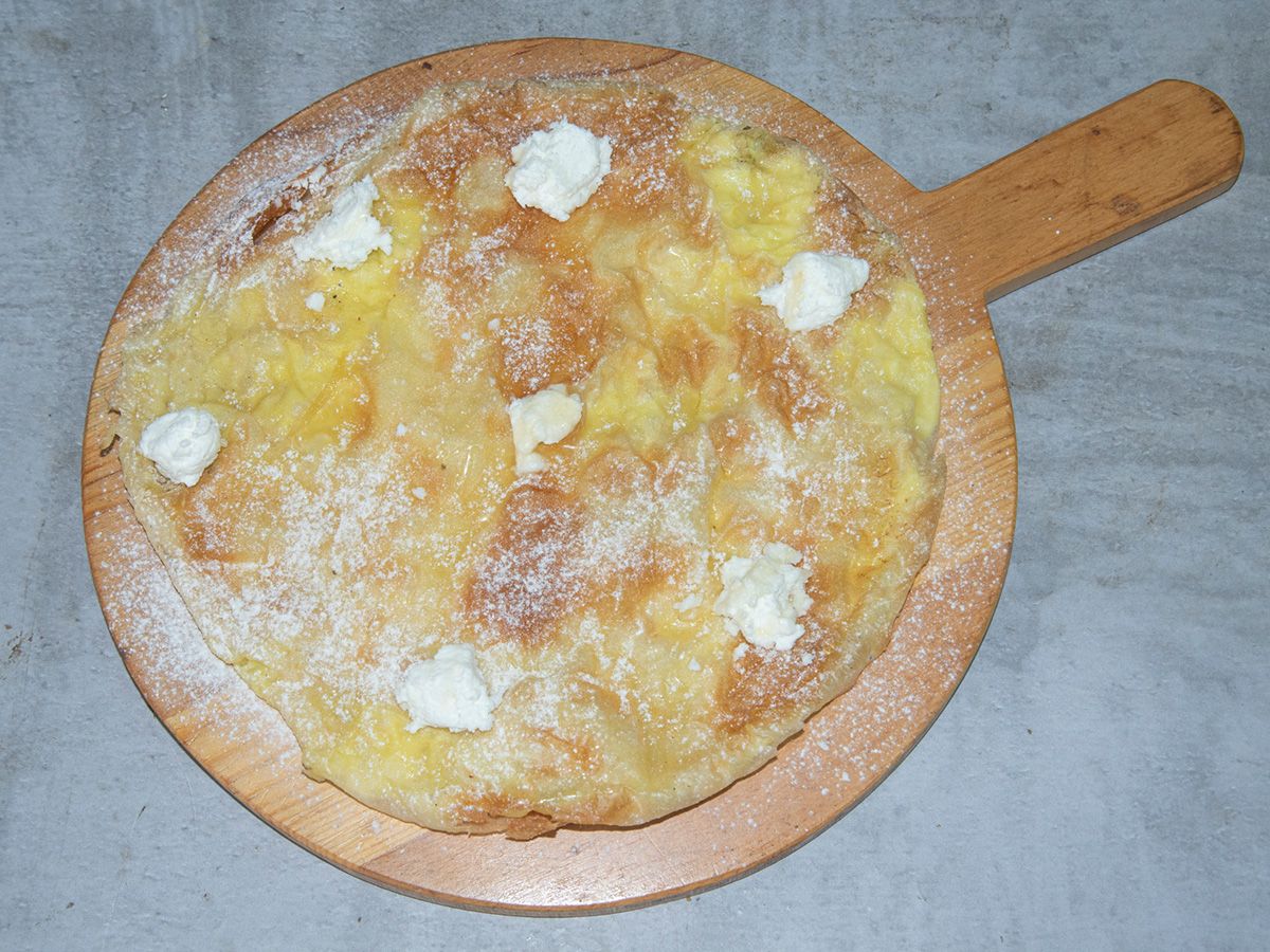 Qeshta And Honey Sweet Pie