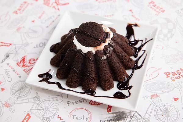 Molton cake with Scoop of vanilla ice cream