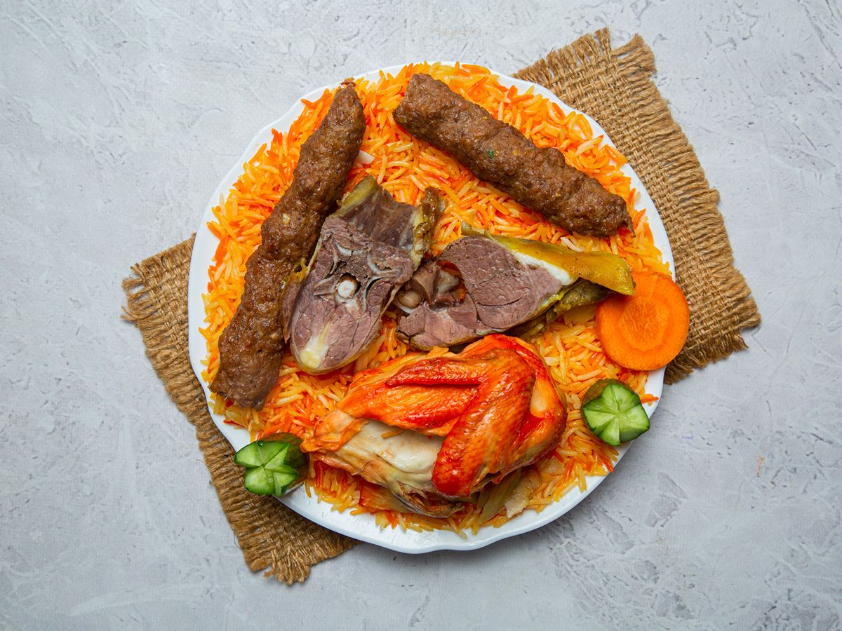 2 قطعة لحم مع ربع فرخة وثمن كفتة