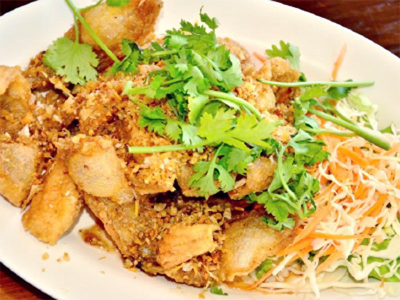 49. Pla Thod Kratheam Prikthai