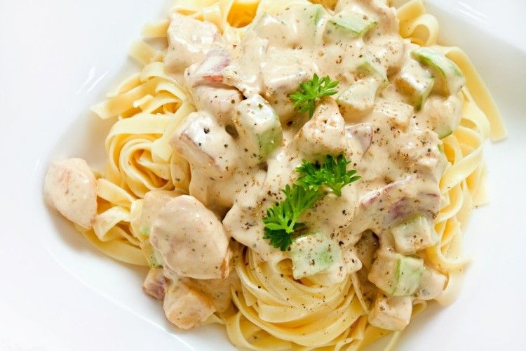 Chicken Noodles White Sauce