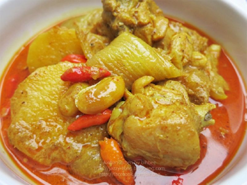 57. Kaeng Mad Saman Nue Kai
