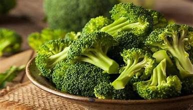 Adding broccoli to pasta