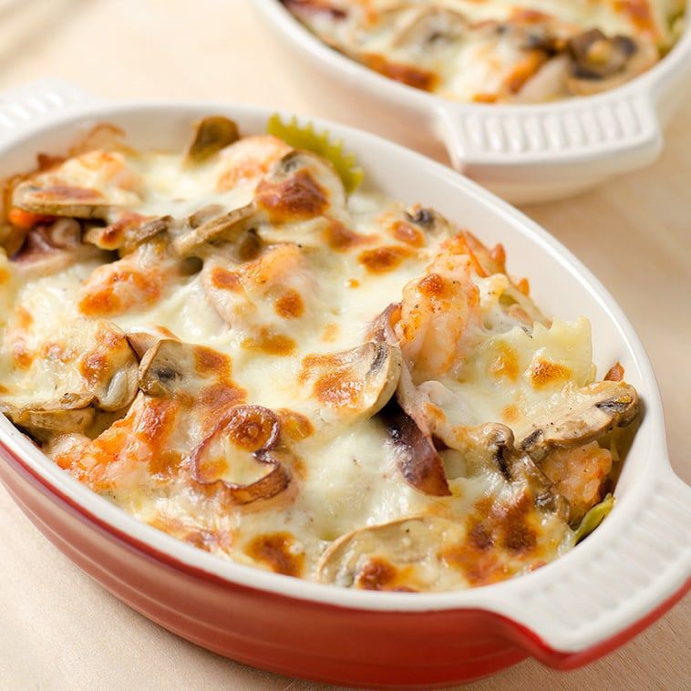 Oven-baked white seafood pasta
