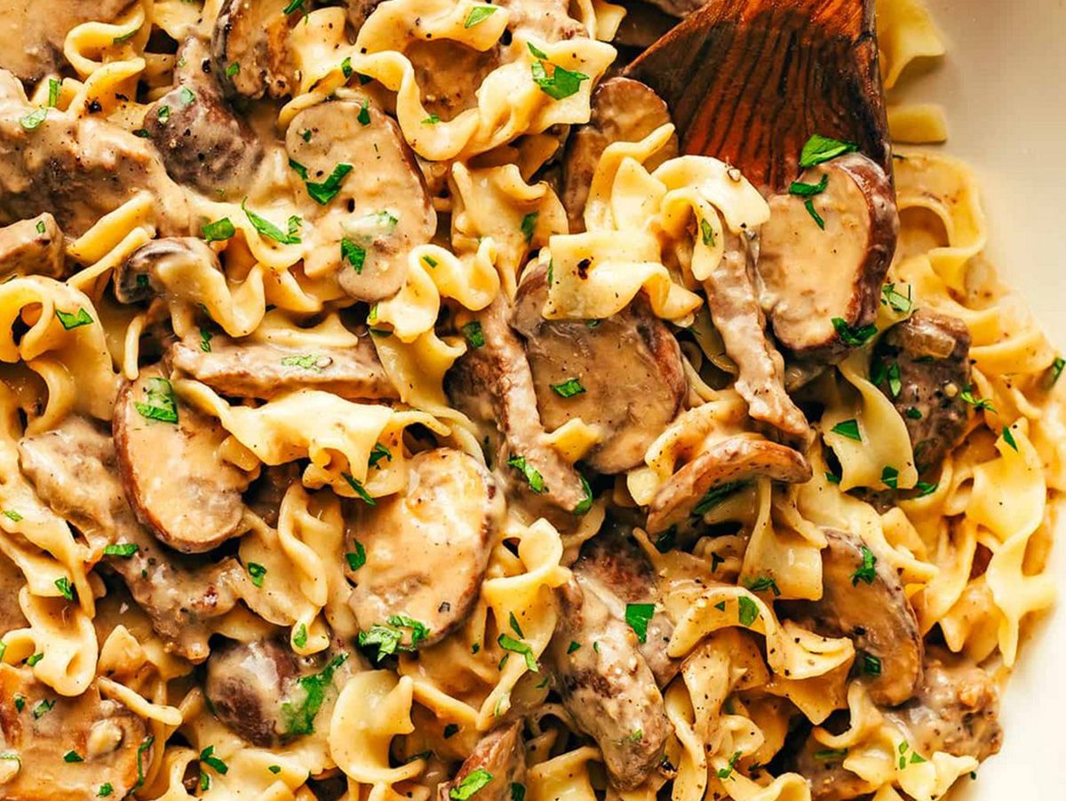 Beef stroganoff platter