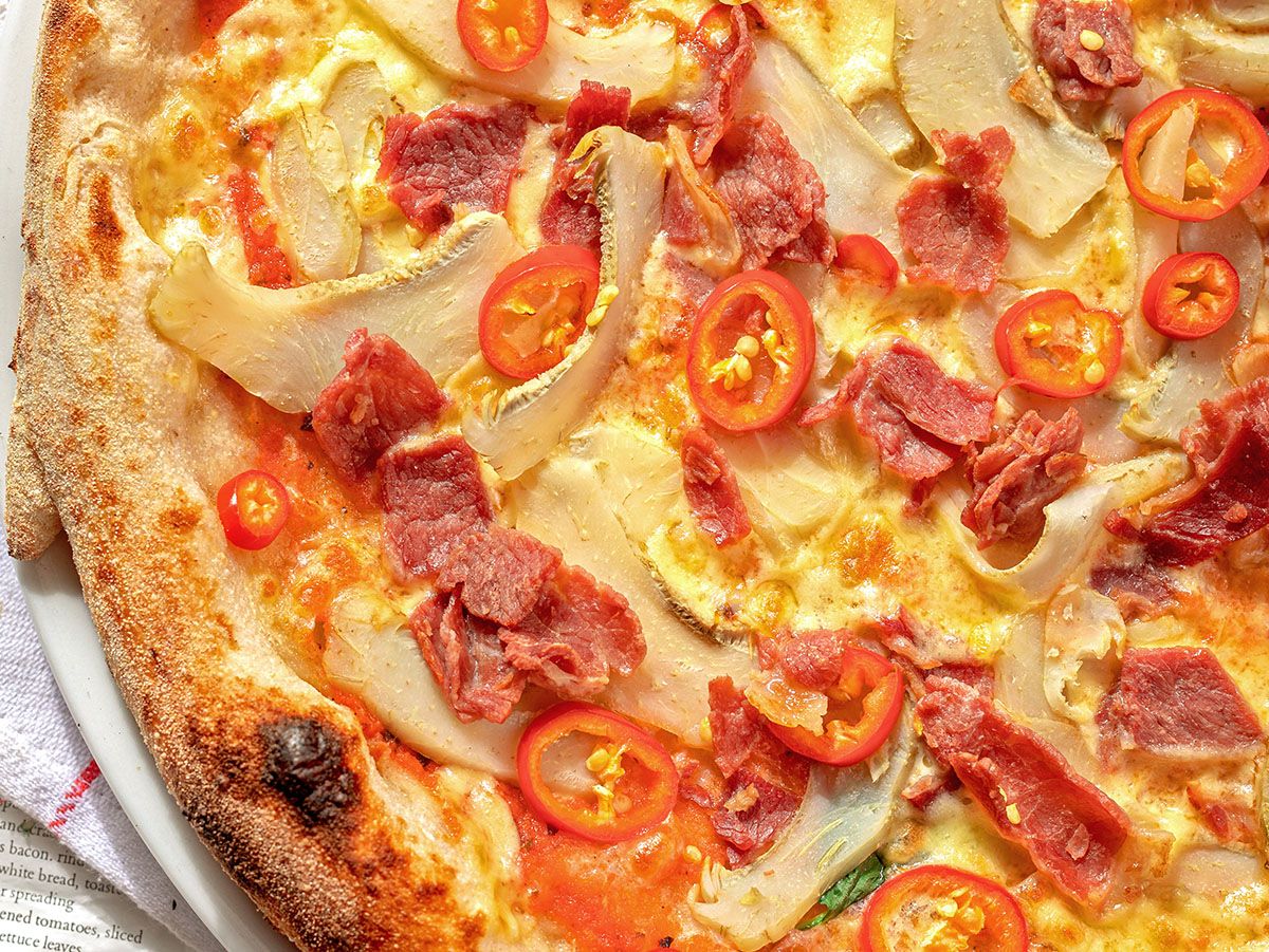 carciofi and beef bacon arrabiata Pizza