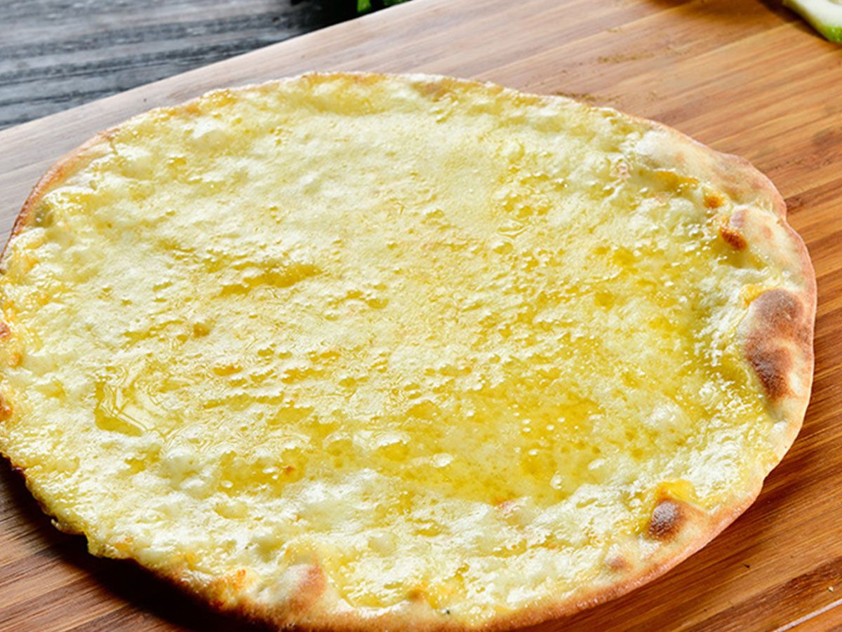 Cheddar Cheese With Mozzarella Cheese And Kashkaval Cheese