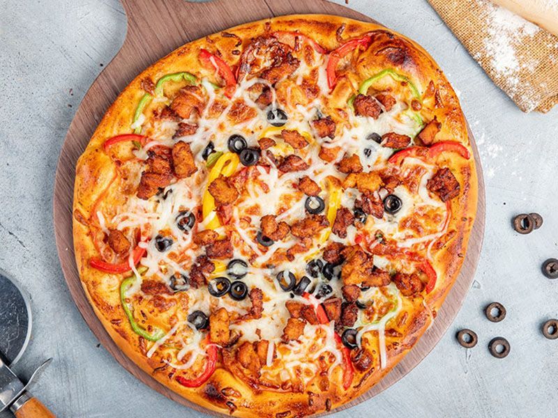 Chicken And Ranch Sauce Pizza
