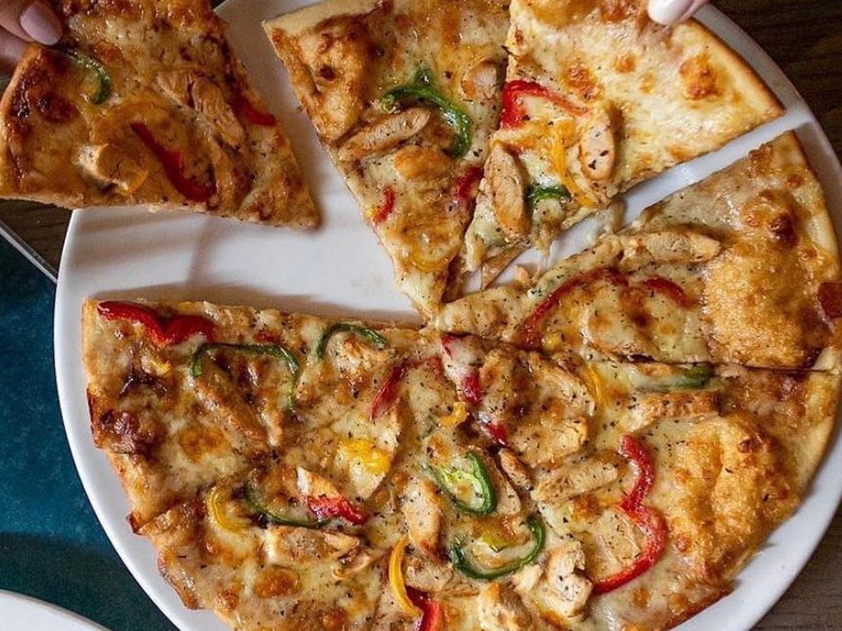 CHICKEN and BBQ Sauce PIZZA
