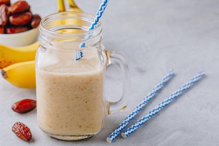 Fresh date juice with milk